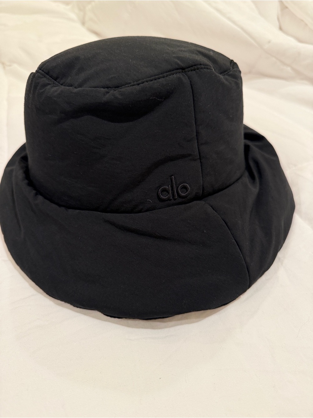 ALO NWT PUFFER BUCKET HAT